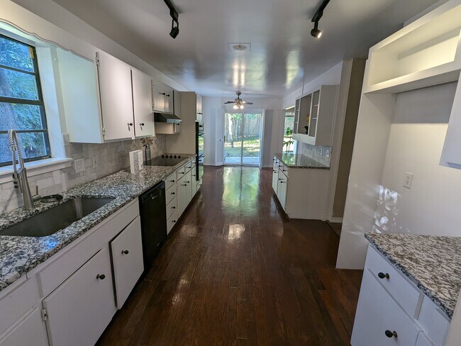 Foto del edificio - 10501 S Quebec Ave