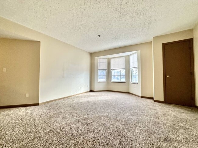 Interior Photo - Briarwood II