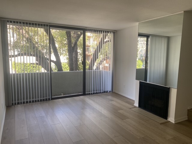 Foto del edificio - 1400 Kelton Ave