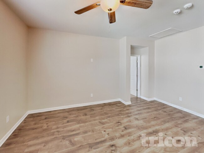 Foto del edificio - 4050 Beach Wy