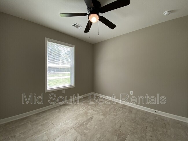 Foto del edificio - 2408 Loop Acres Dr