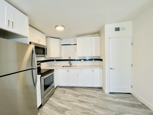 Building Photo - 1/2 OFF Move In Special! Modern living in this completely remodeled 3 Bed/2Bath - Community Pool ...