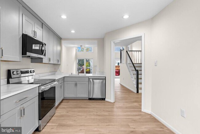 Building Photo - 13920 Baton Rouge Ct