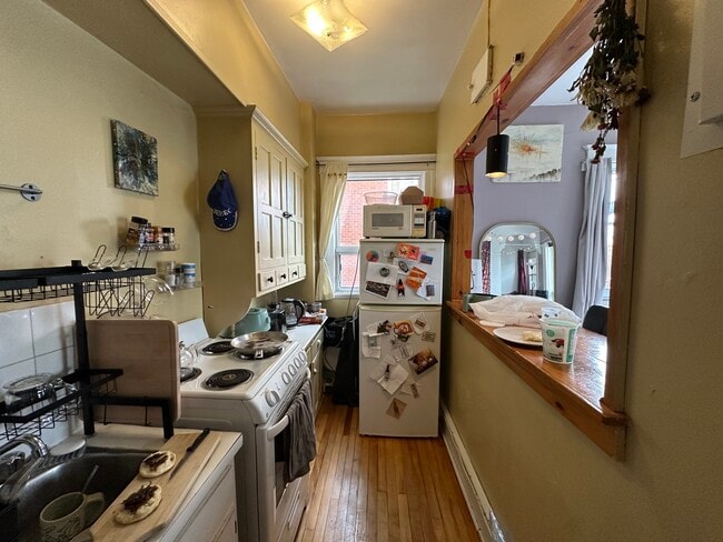 Building Photo - 4215-4229 Ave. de la Roche