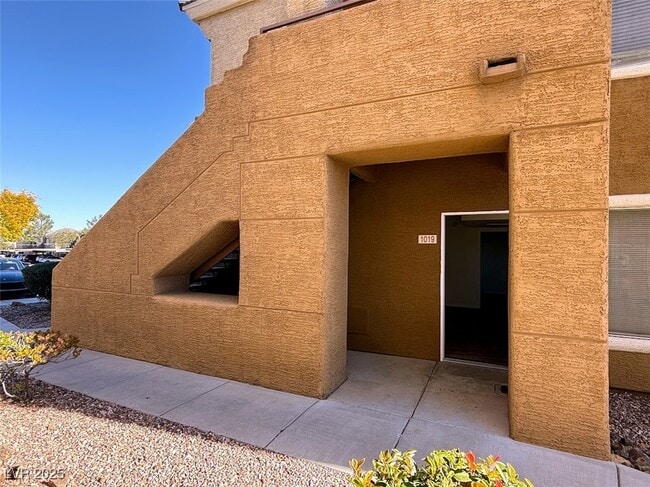 Building Photo - 8070 W Russell Rd