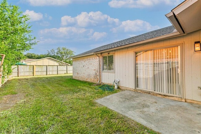 Building Photo - 5523 Bridge Forest Dr