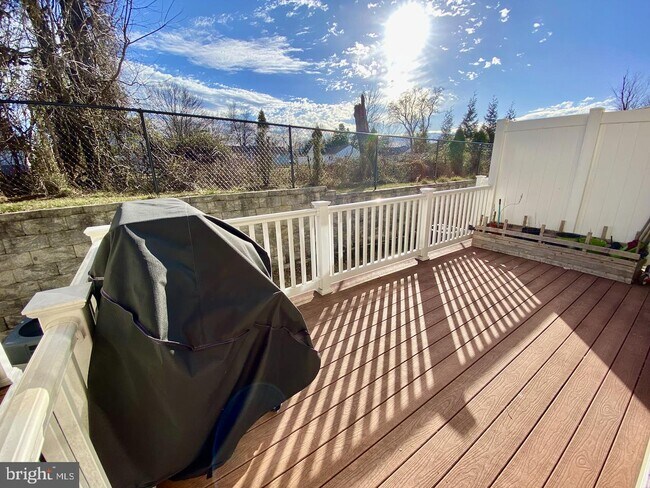 Foto del edificio - 3205 Clear Spring Dr