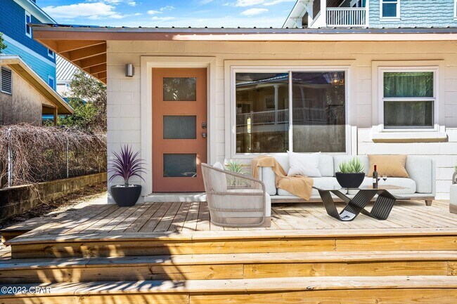 Building Photo - 103 Derondo St