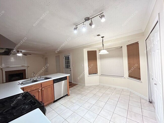 Building Photo - 5020 Promenade Dr SW
