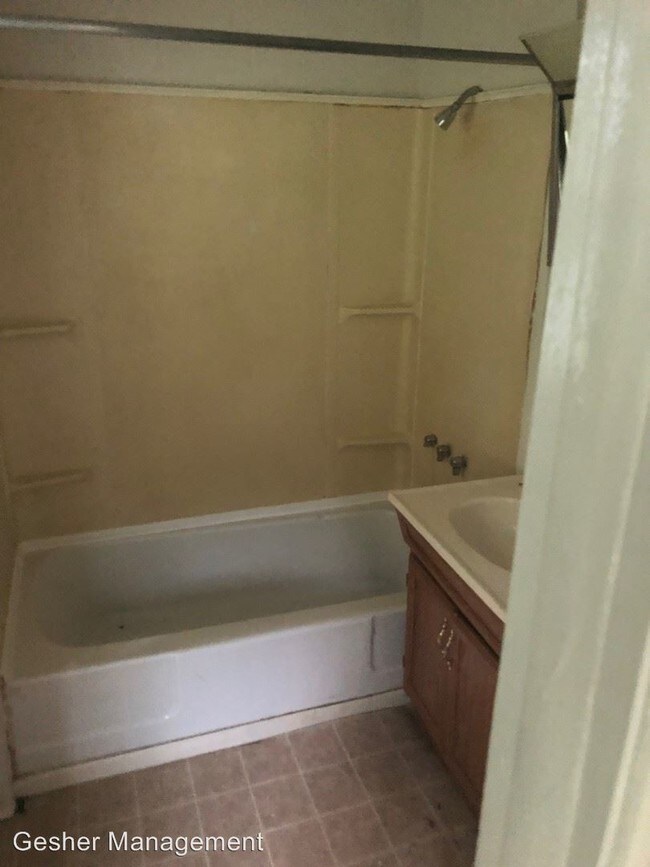 Building Photo - 847 Flemington St