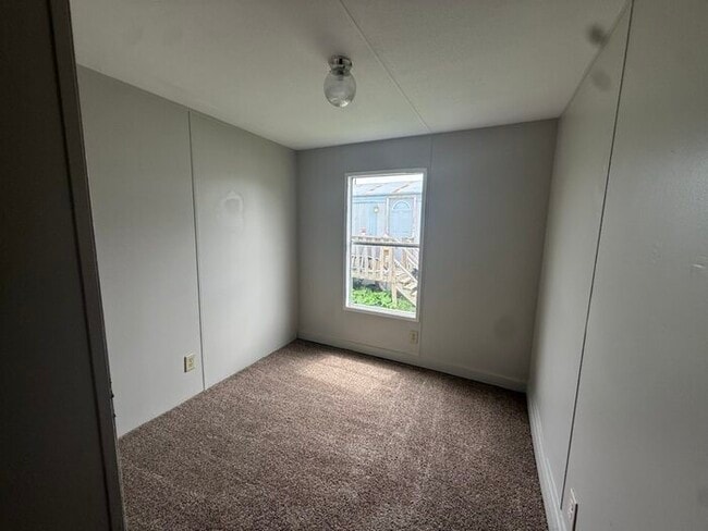 Building Photo - Mobile Home For Sale