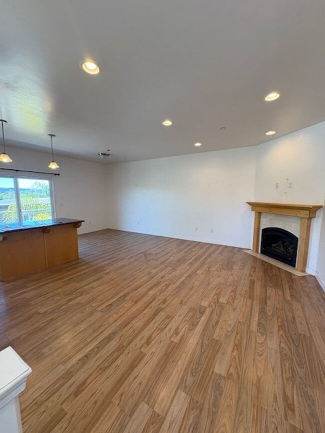 Building Photo - 491 N Chorro St