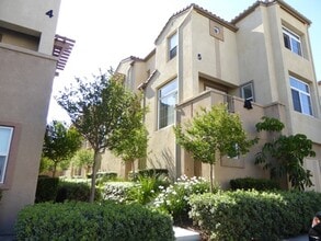 Building Photo - 472 Almond Rd