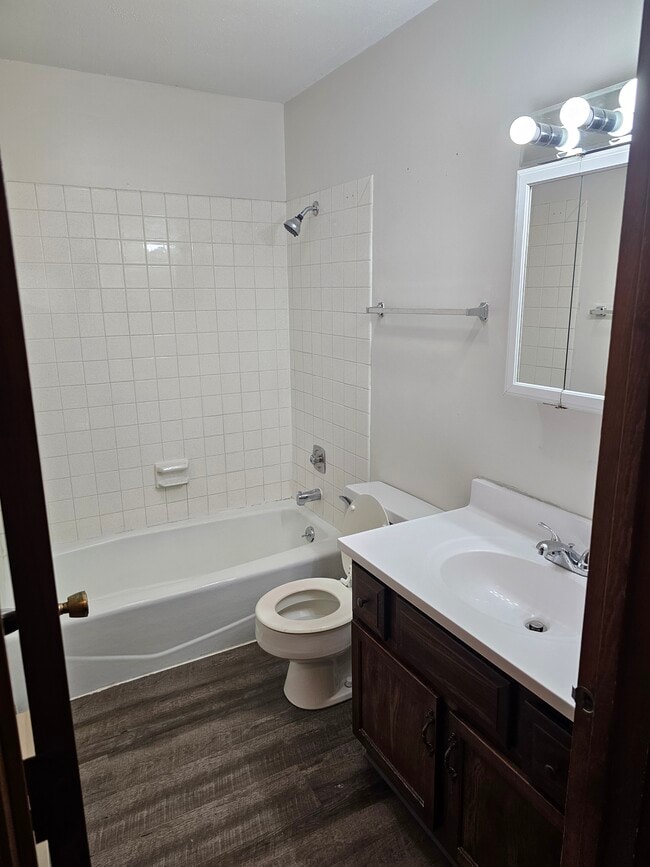 Building Photo - 4120 Glendale Dr