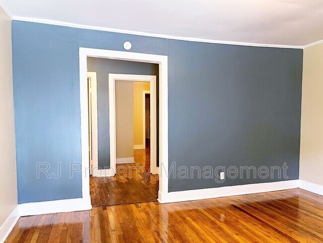 Foto del edificio - 823 Cella St