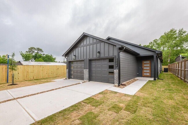 Foto del edificio - 5921 Mountwood St