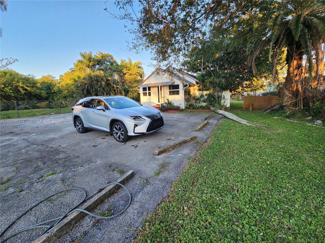 Foto del edificio - 4616 SW 33rd Ave