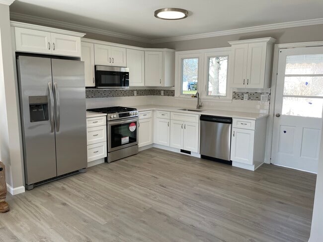 Building Photo - 720 Barberry Dr