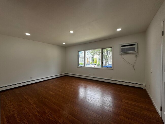 Building Photo - 102 Wallington Ave