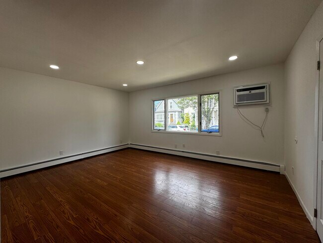 Foto del edificio - 102 Wallington Ave