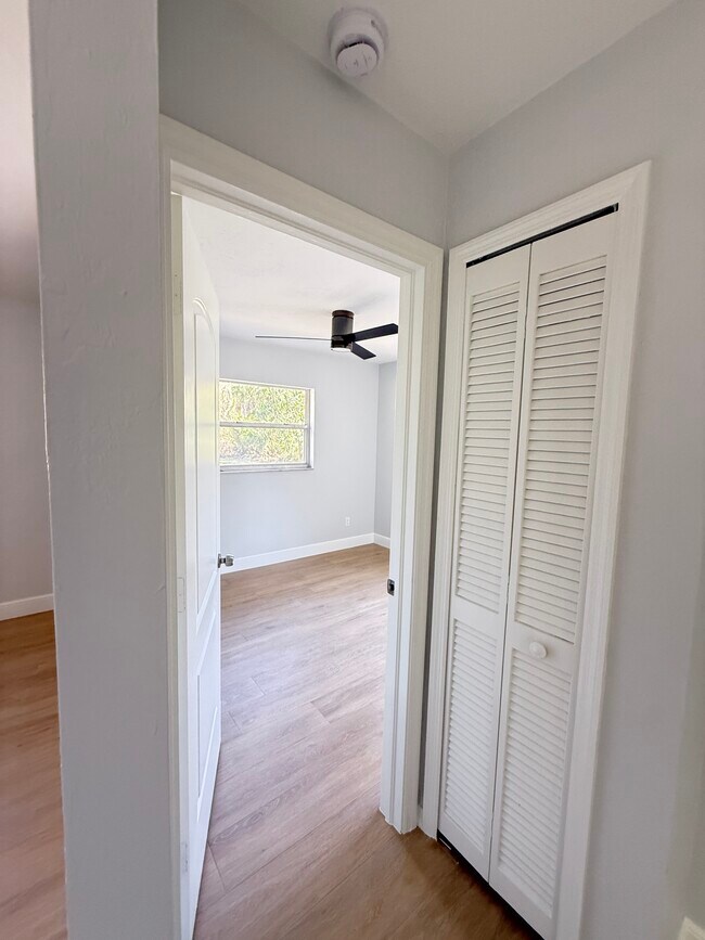 Building Photo - 25356 Pinson Dr