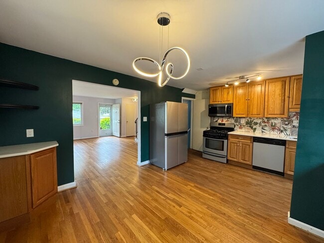Foto del edificio - Spacious 3 Bed 2 Bath Semi-Detached Brick ...
