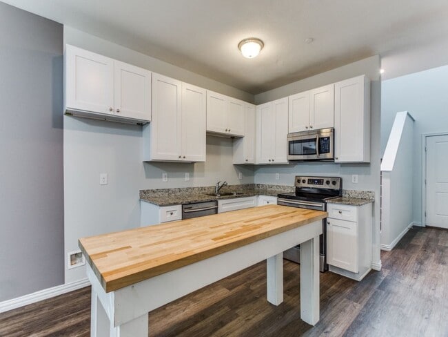 Building Photo - 3301 Brambleton Hill Pl