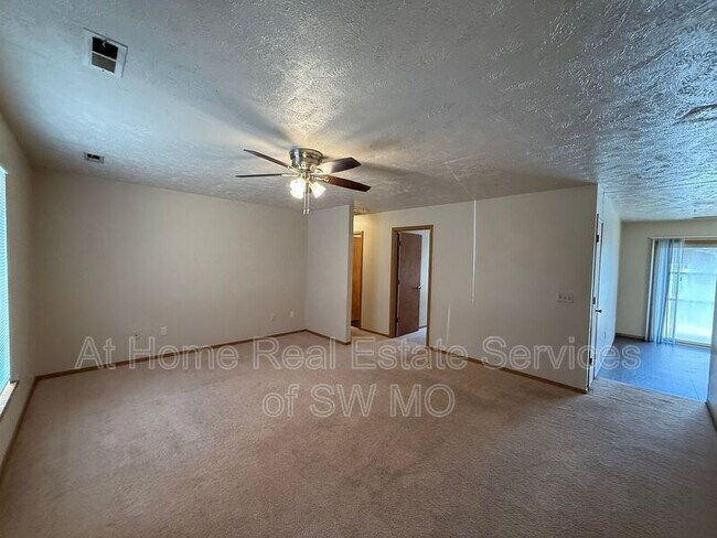 Building Photo - 1021 W Edgewood St