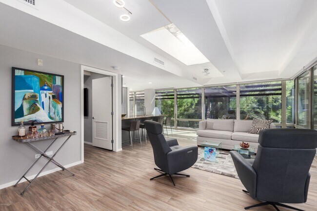 Foto del edificio - 7137 E Rancho Vista Dr