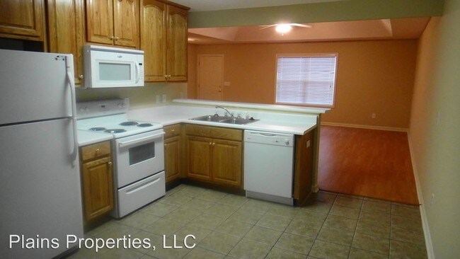 Building Photo - 705-705 Yeager Ln