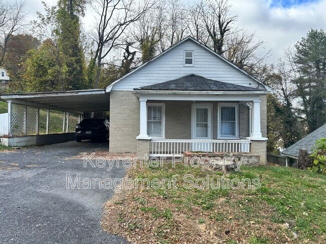 Building Photo - 1014 Hall St