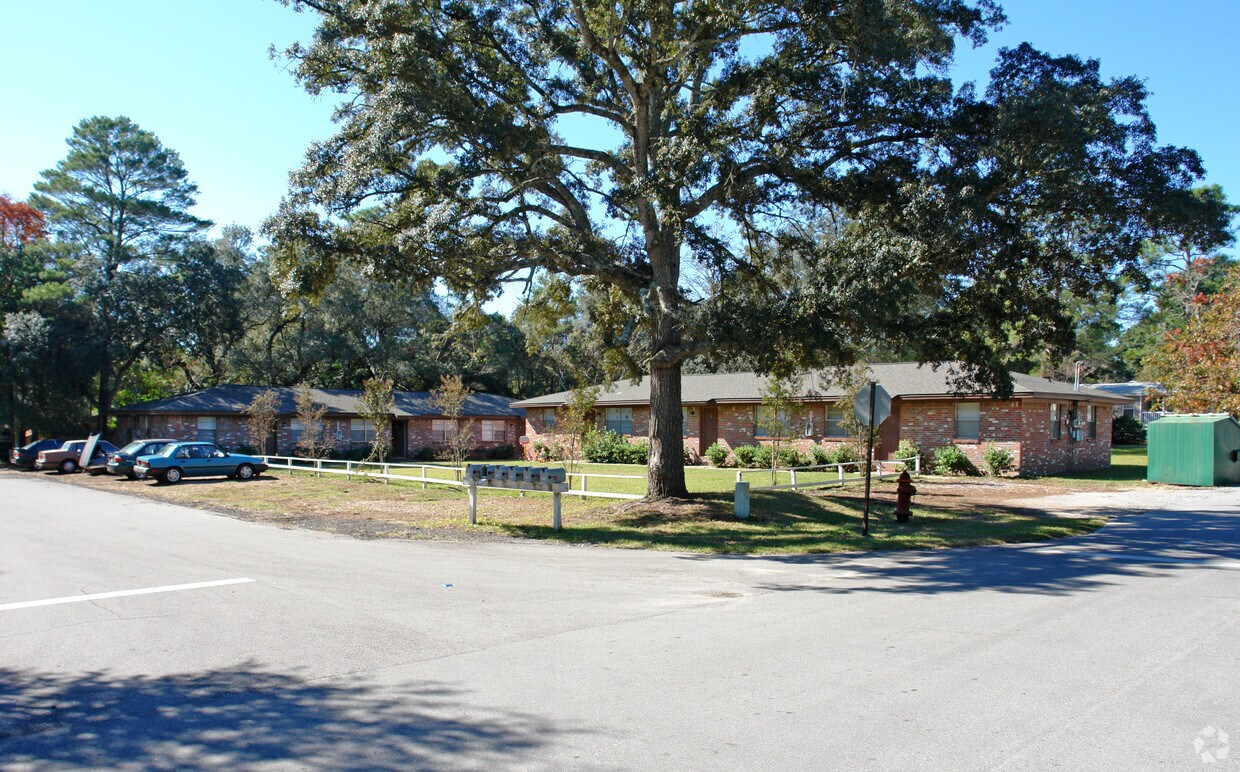 Building Photo - 537 Hickory Ave