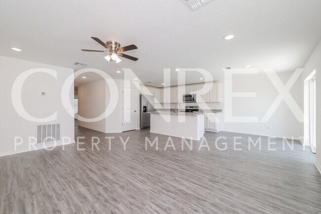 Building Photo - Amazing, NEW Auburndale Home!