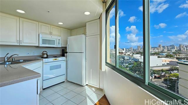 Building Photo - 1314 Kalakaua Ave