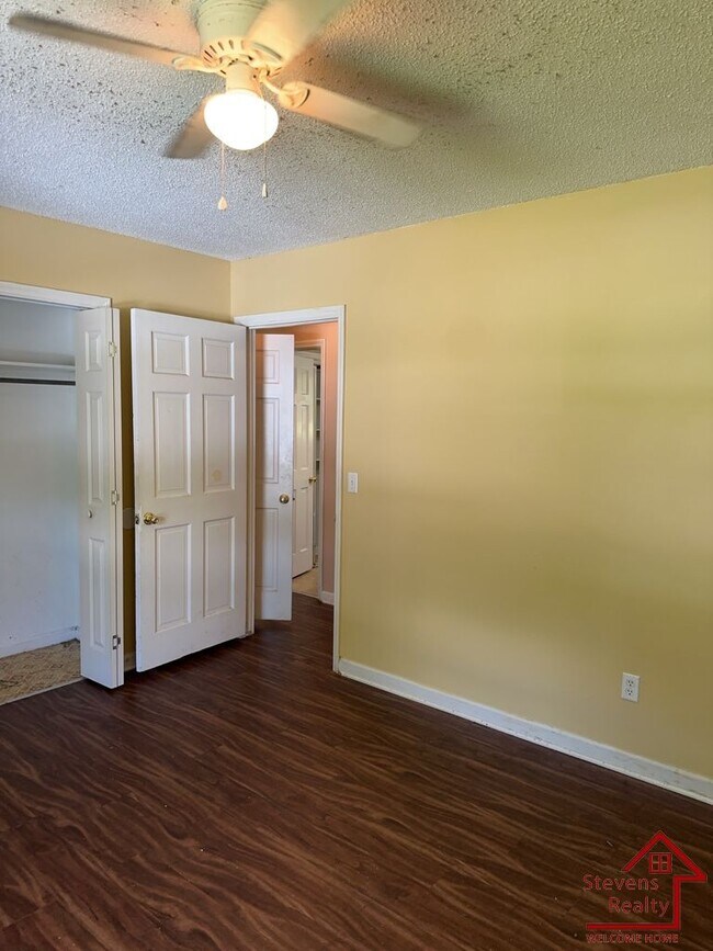 Foto del edificio - 4705 Metro Park Ln