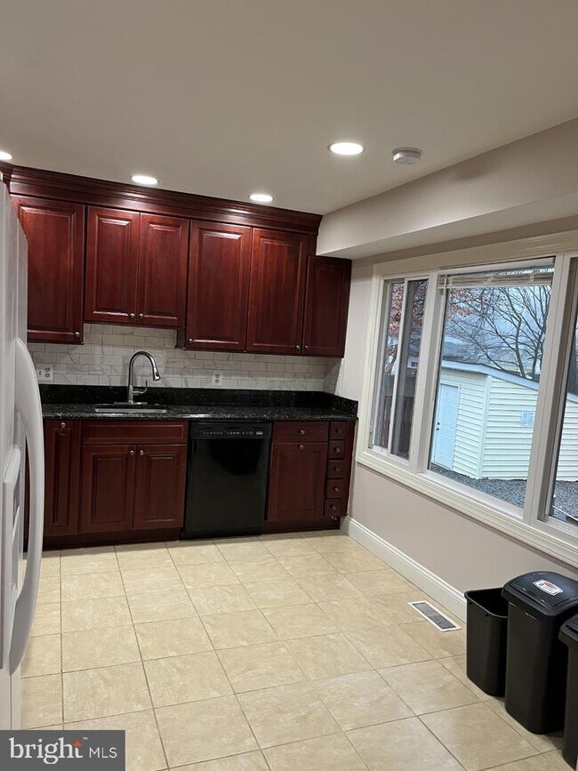 Building Photo - 4400 San Carlos Dr