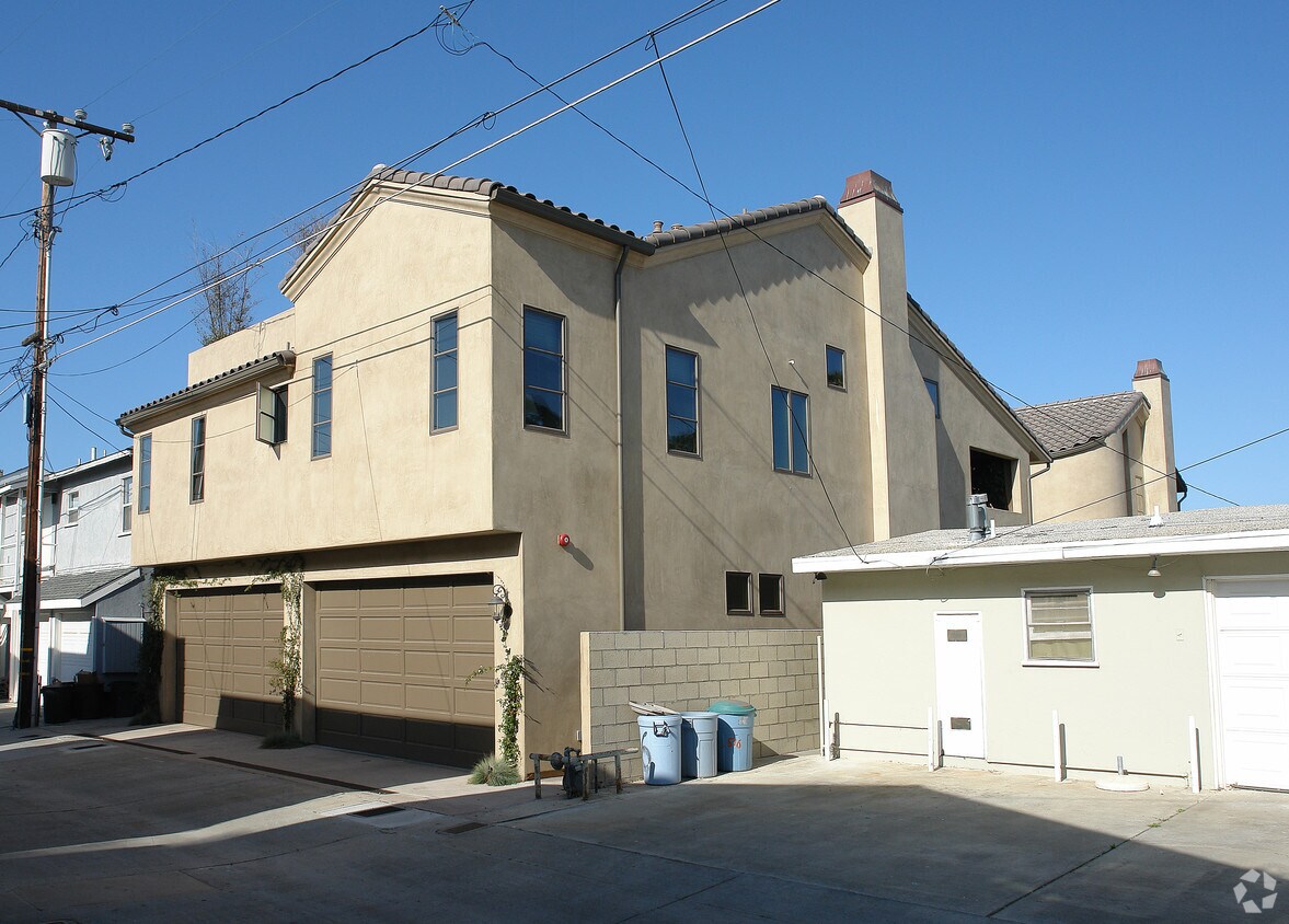 Building Photo - 514 Narcissus Ave