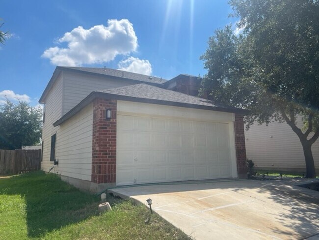 Building Photo - MOVE IN READY - Lovely & Spacious 3 bedroo...