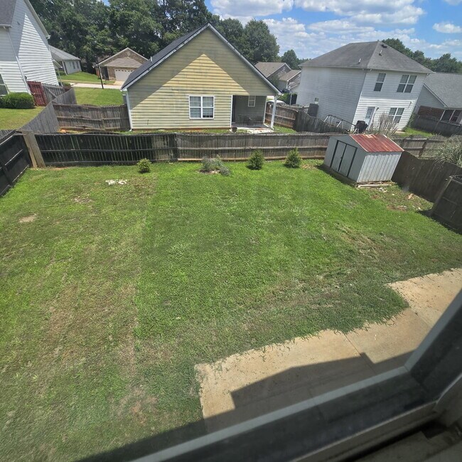 Building Photo - "Charming 3-Bed Retreat with 2.5 Baths on Cimmaron Court, Hampton!"