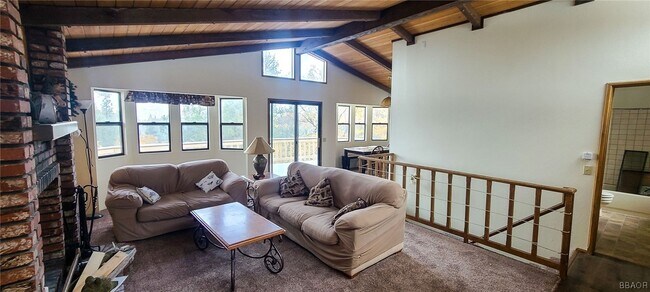 Foto del edificio - 547 Villa Grove Ave