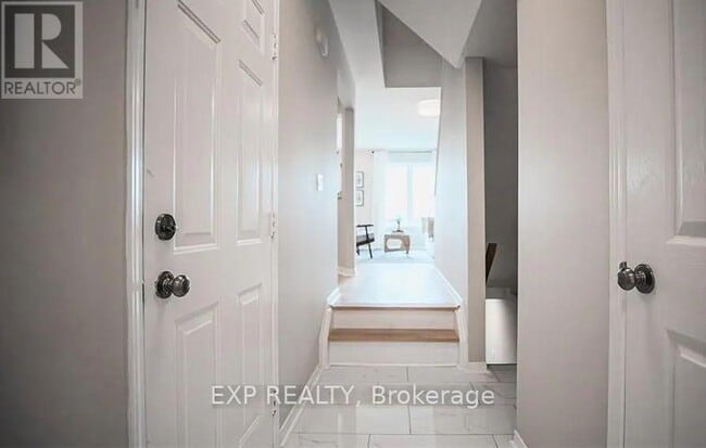 Building Photo - 141 Oakfield Crescent