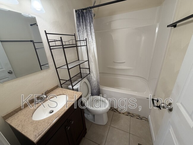 Building Photo - 2209 Silbert Rd