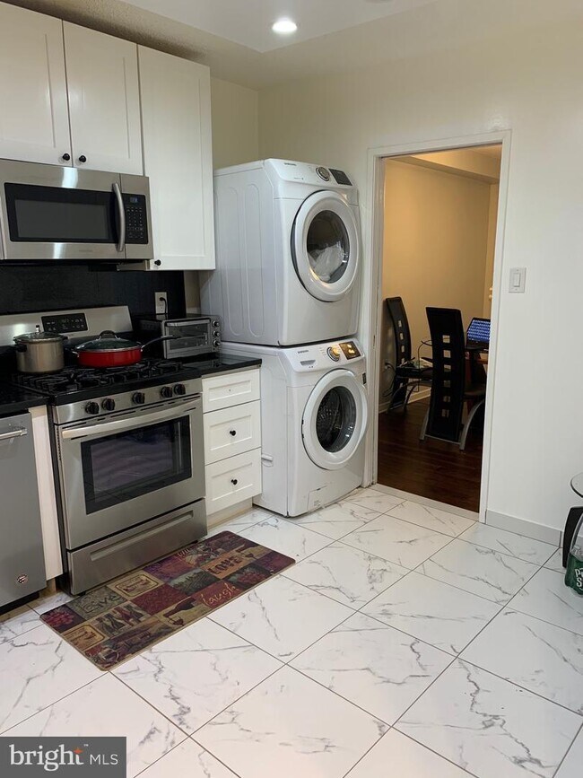 3705 S Mason Dr Unit 413S, Baileys Crossroads, VA 22041 Condo