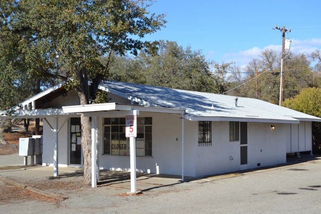 Building Photo - Oak Knolls Trailer Park