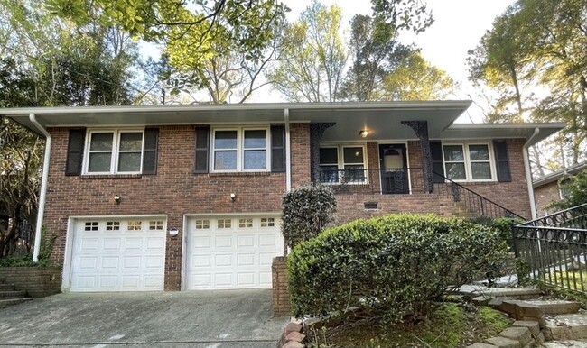 Front of Duplex, 1116 unit is on the left - 1116 Arlington Pkwy NE