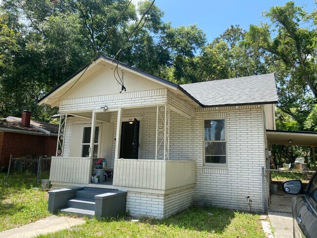 Building Photo - 739 Escambia St