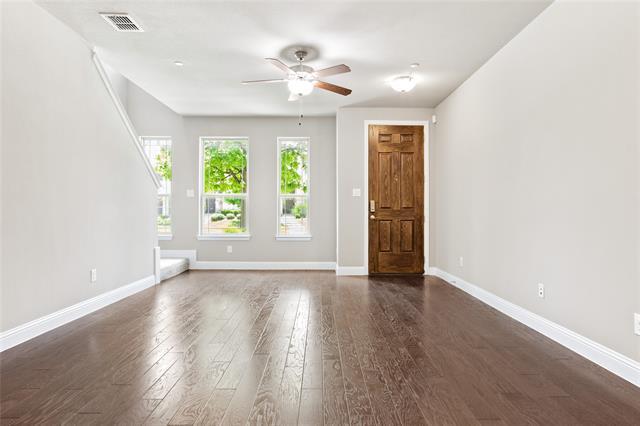 Foto del edificio - 313 Tottenham Ct