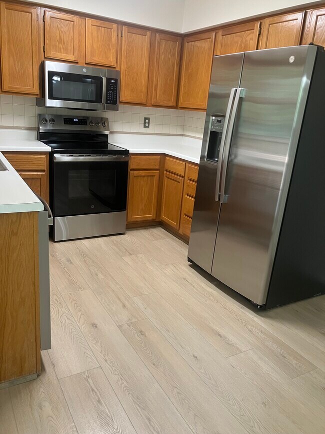 Building Photo - 8631 Golf Creek Dr