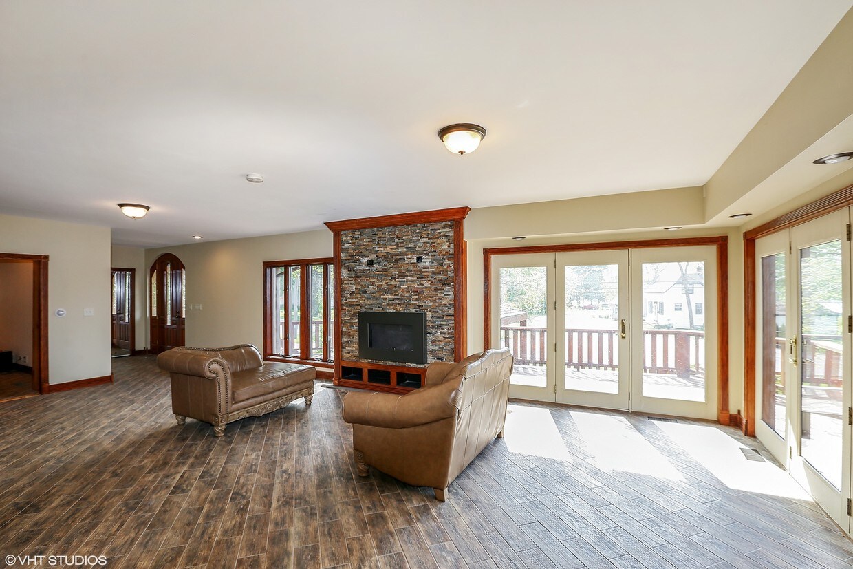 Primary Photo - 401 N River Rd