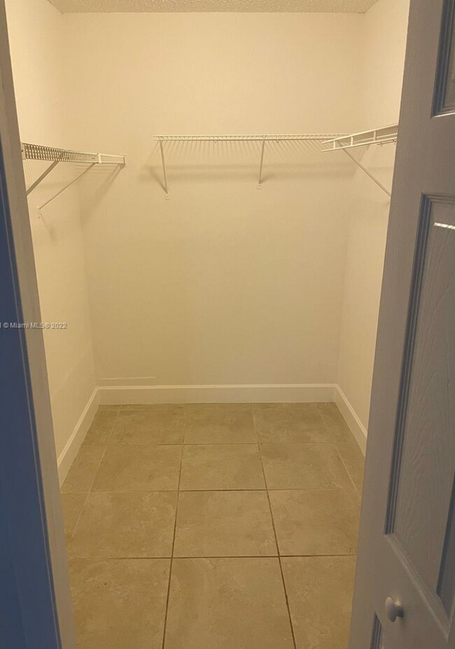 Foto del edificio - 161 Lakeview Dr